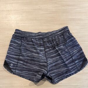 LULULEMON HOTTY HOT 4 INCH SHORT